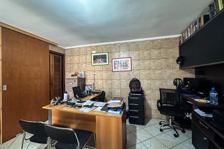 Casa à venda com 190m², 3 quartos e 4 vagasEscritório