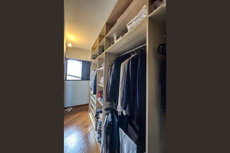 Casa à venda com 190m², 3 quartos e 4 vagasCloset da suíte