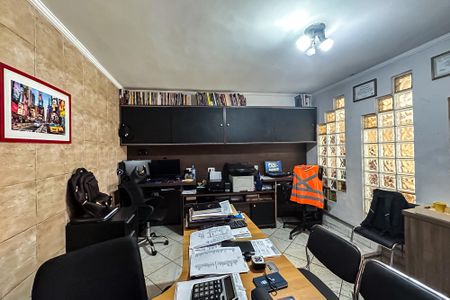 Casa à venda com 190m², 3 quartos e 4 vagasEscritório