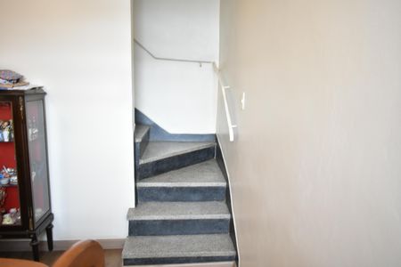 Casa à venda com 162m², 5 quartos e 2 vagasEscada