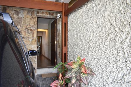 Casa à venda com 162m², 5 quartos e 2 vagasEntrada