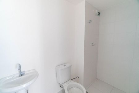 Banheiro da Suíte de apartamento para alugar com 1 quarto, 28m² em Jardim Itacolomi, São Paulo