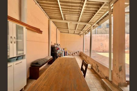 Casa à venda com 163m², 3 quartos e 2 vagasQuintal