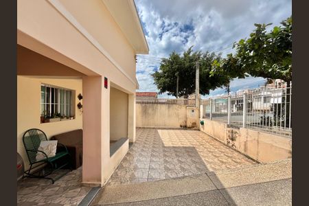 Casa à venda com 163m², 3 quartos e 2 vagasFachada