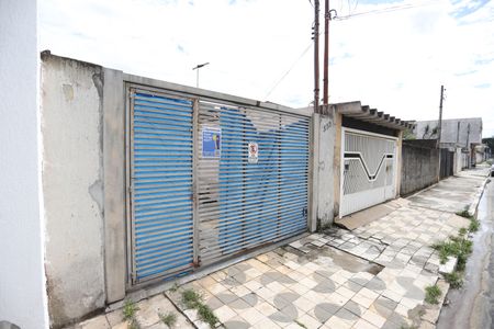 Casa para alugar com 120m², 2 quartos e 3 vagas Casa para alugar com 120m², 2 quartos e 3 vagasFachada