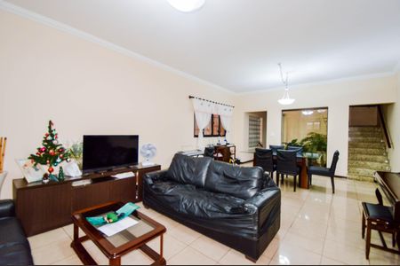 Casa à venda com 230m², 3 quartos e 4 vagasSala