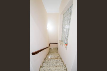 Casa à venda com 230m², 3 quartos e 4 vagasEscada Quartos/Sala