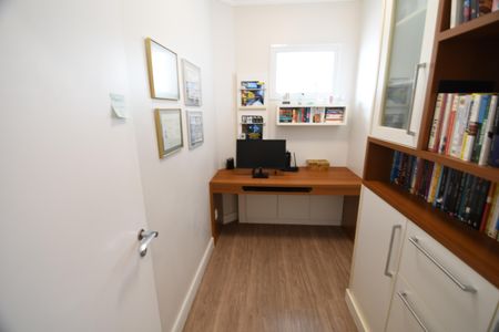 Apartamento à venda com 107m², 2 quartos e 2 vagasEscritório