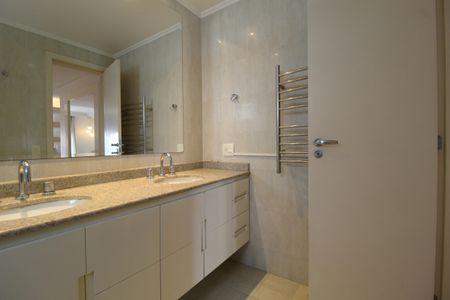 Apartamento à venda com 173m², 3 quartos e 2 vagasBanheiro da Suíte