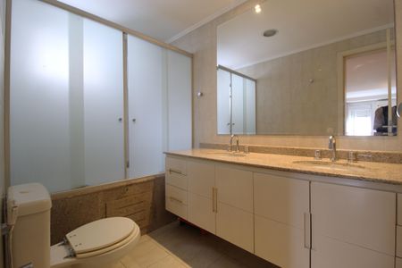 Apartamento à venda com 173m², 3 quartos e 2 vagasBanheiro da Suíte