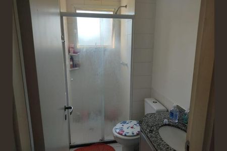 Banheiro de apartamento à venda com 3 quartos, 73m² em Jardim Tupanci, Barueri