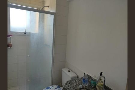 Banheiro de apartamento à venda com 3 quartos, 73m² em Jardim Tupanci, Barueri