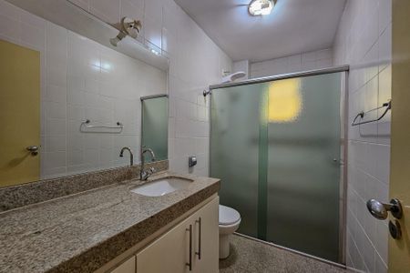 Banheiro de apartamento à venda com 3 quartos, 100m² em Silveira, Belo Horizonte