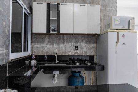 Cozinha de kitnet/studio para alugar com 1 quarto, 22m² em Bonfim, Belo Horizonte