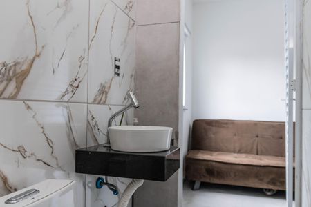 Banheiro de kitnet/studio para alugar com 1 quarto, 22m² em Bonfim, Belo Horizonte