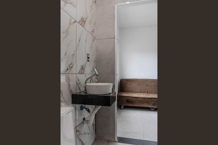 Banheiro de kitnet/studio para alugar com 1 quarto, 22m² em Bonfim, Belo Horizonte