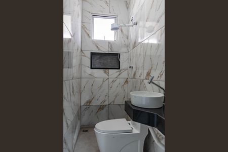 Banheiro de kitnet/studio para alugar com 1 quarto, 22m² em Bonfim, Belo Horizonte