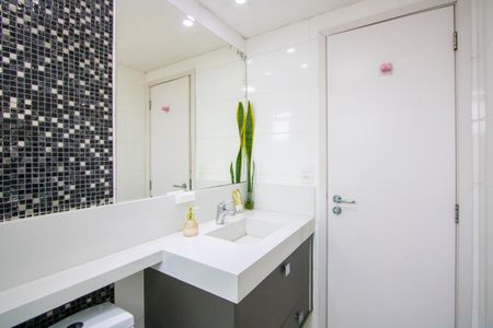 Apartamento à venda com 72m², 2 quartos e 2 vagas Apartamento à venda com 72m², 2 quartos e 2 vagasBanheiro do quarto 1