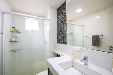 Apartamento à venda com 72m², 2 quartos e 2 vagas Apartamento à venda com 72m², 2 quartos e 2 vagasBanheiro do quarto 1
