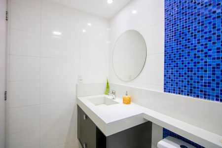 Apartamento à venda com 72m², 2 quartos e 2 vagas Apartamento à venda com 72m², 2 quartos e 2 vagasBanheiro social