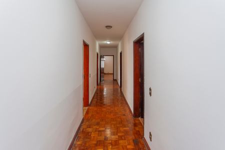 Casa à venda com 300m², 4 quartos e 2 vagasCorredor dos interno