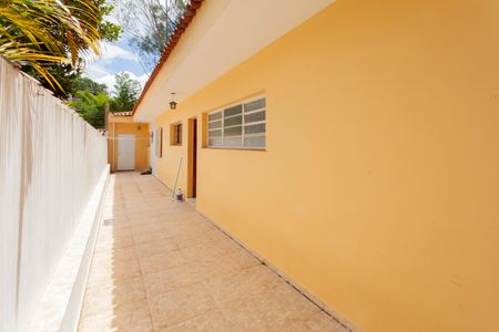 Casa à venda com 300m², 4 quartos e 2 vagasCorredor
