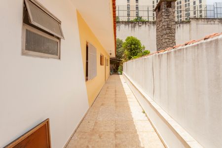 Casa à venda com 300m², 4 quartos e 2 vagasCorredor