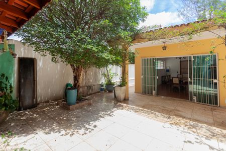 Casa à venda com 300m², 4 quartos e 2 vagasQuintal
