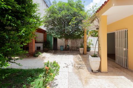 Casa à venda com 300m², 4 quartos e 2 vagasQuintal