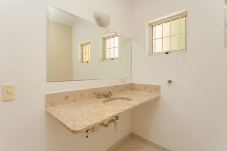 Casa à venda com 300m², 4 quartos e 2 vagasBanheiro da Suíte 4