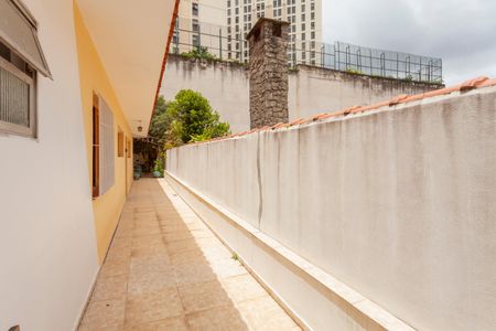 Casa à venda com 300m², 4 quartos e 2 vagasCorredor