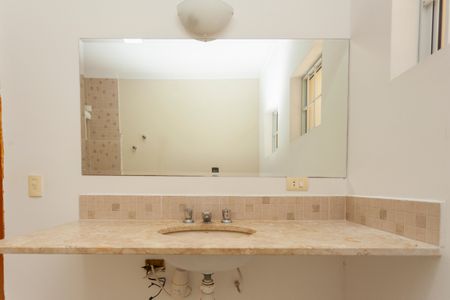 Casa à venda com 300m², 4 quartos e 2 vagasBanheiro da Suíte 4