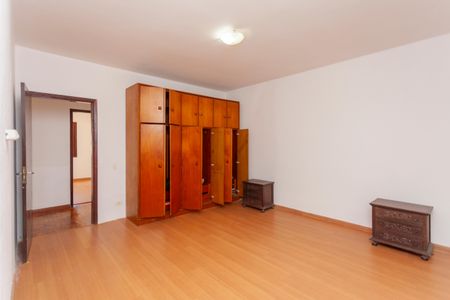 Casa à venda com 300m², 4 quartos e 2 vagasQuarto Suíte 1