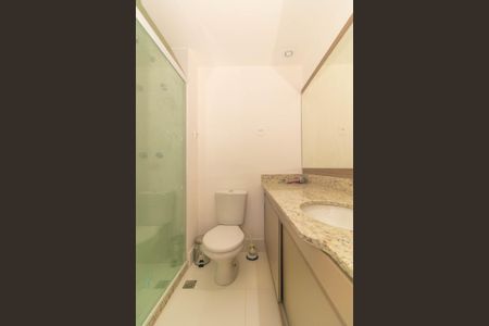 Banheiro  de kitnet/studio para alugar com 1 quarto, 30m² em Partenon, Porto Alegre