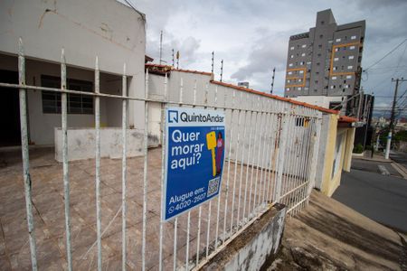 Casa para alugar com 150m², 2 quartos e 2 vagas Casa para alugar com 150m², 2 quartos e 2 vagasFachada