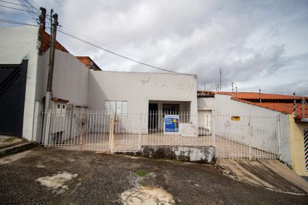 Casa para alugar com 150m², 2 quartos e 2 vagas Casa para alugar com 150m², 2 quartos e 2 vagasFachada