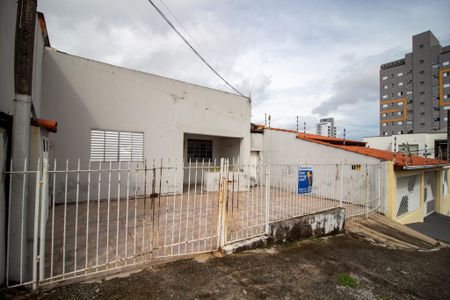 Casa para alugar com 150m², 2 quartos e 2 vagas Casa para alugar com 150m², 2 quartos e 2 vagasFachada
