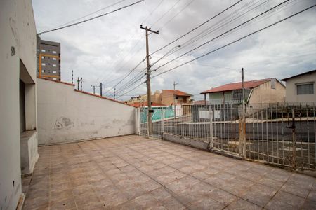 Casa para alugar com 150m², 2 quartos e 2 vagas Casa para alugar com 150m², 2 quartos e 2 vagasFachada