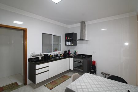 Casa à venda com 250m², 3 quartos e 2 vagasCozinha