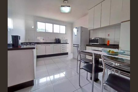 Apartamento à venda com 117m², 3 quartos e 1 vagaFoto 02