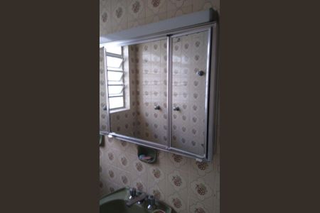 Casa à venda com 200m², 4 quartos e 2 vagas Casa à venda com 200m², 4 quartos e 2 vagasBanheiro