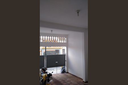 Casa à venda com 200m², 4 quartos e 2 vagas Casa à venda com 200m², 4 quartos e 2 vagasÁrea de serviço