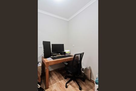 Casa à venda com 170m², 3 quartos e 2 vagas Casa à venda com 170m², 3 quartos e 2 vagasEscritório