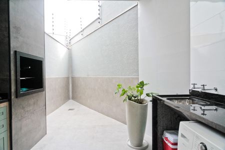 Casa à venda com 170m², 3 quartos e 2 vagas Casa à venda com 170m², 3 quartos e 2 vagasÁrea de Serviço