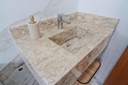 Casa à venda com 170m², 3 quartos e 2 vagas Casa à venda com 170m², 3 quartos e 2 vagasBanheiro da Suíte