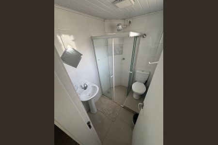 Banheiro  de apartamento para alugar com 2 quartos, 59m² em Centro, Curitiba