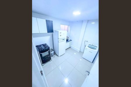 Cozinha  de apartamento para alugar com 2 quartos, 59m² em Centro, Curitiba