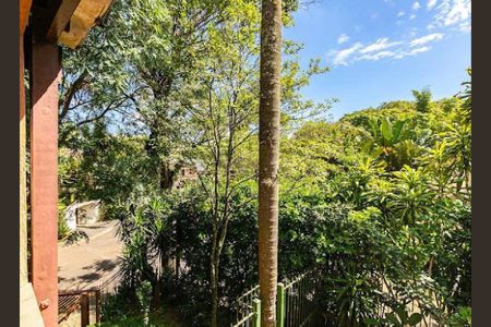Casa de condomínio à venda com 250m², 3 quartos e 4 vagas