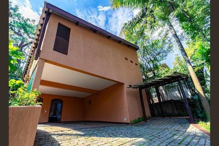 Casa de condomínio à venda com 250m², 3 quartos e 4 vagas