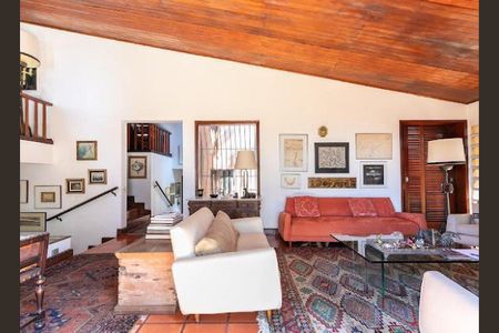 Casa de condomínio à venda com 250m², 3 quartos e 4 vagas
